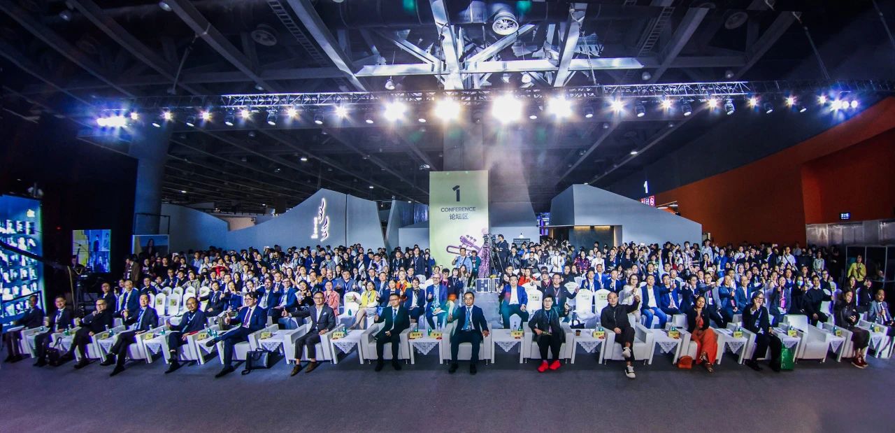 大师联名计划，续写华语设计引领的力量》2025广州设计周顶峰相见！